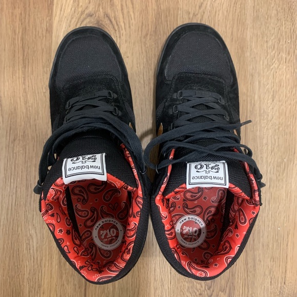 Black outsole with special red inside New Balance! - Picture 4 of 6